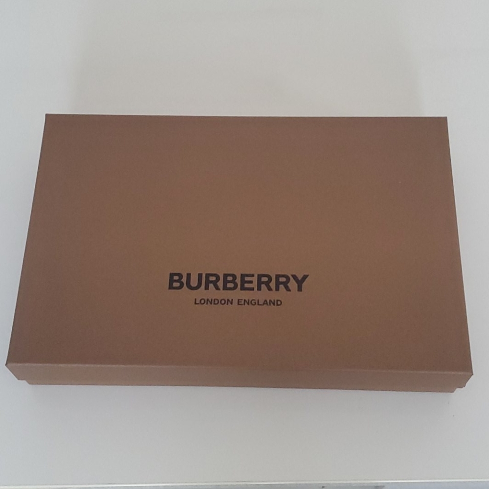 BURBERRY Gift Box